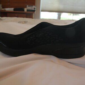 Bzees Black Zip Top Shoes
size 8